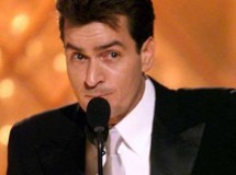 Un juez permite que Charlie Sheen visite a su esposa