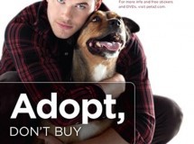 Kellan Lutz y Kola protagonizan la campaña Adopta, no compres de PETA