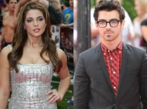 Joe Jonas besa en plena calle a Ashley Greene