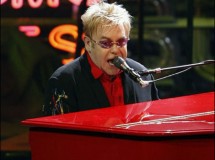 Elton John contra Kim Kadarshian esa ‘vieja fulana salida de alguna parte’
