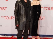 Angelina Jolie le regala una joya a Brad Pitt con un mensaje secreto