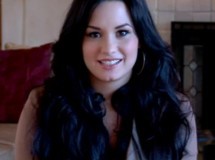 Demi Lovato regresa a Twitter y se tatua en honor a sus fans