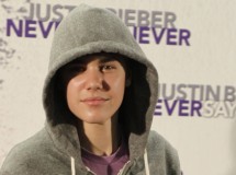 Justin Bieber aterriza hoy en Madrid y cientos de fans hacen ya cola