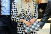 16992Lady Gaga participa en The View y defiende a Amy Winehouse