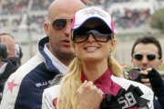 Paris Hilton anima el Gran Premio de motociclismo de la Comunidad Valenciana