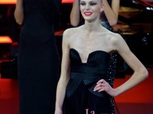 La delgadísima Julia Schneider gana el “Elite Model 2011″