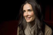 Demi Moore opta por la religión para curar sus adicciones