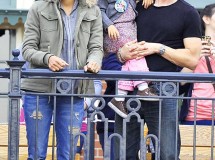 Halle Berry, en Disneyland con sus hijas y Olivier Martinez