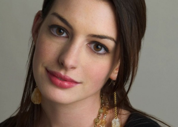 Anne-Hathaway
