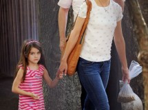 Katie Holmes vuelve al catolicismo