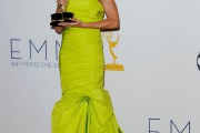 Amarillo y naranja marcan la elegante alfombra roja de los Emmys 2012