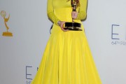 Amarillo y naranja marcan la elegante alfombra roja de los Emmys 2012