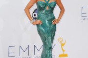 Amarillo y naranja marcan la elegante alfombra roja de los Emmys 2012