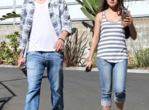 Mila Kunis niega que esté embarazada