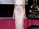 Anne Hathaway se disculpa con Valentino por no elegirle para los Oscars 2013