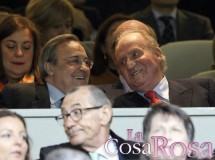 El Rey Juan Carlos se deja ver en el Santiago Bernabéu