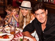 Charlie Sheen, contento porque sus gemelos están con Denise Richards