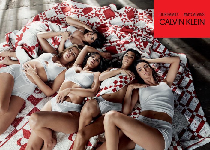 Kylie Jenner posa con sus hermanas para Calvin Klein ocultando su embarazo