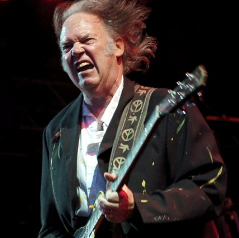 Neil Young tocará en la zona afectada por la marea negra