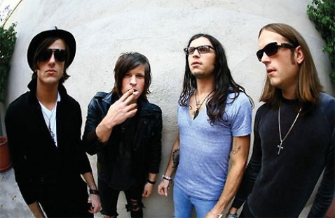 Kings of Leon suspenden un concierto por culpa de un ataque de palomas
