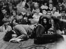 Florida perdonará a Jim Morrison 41 años después por enseñar el pene en público