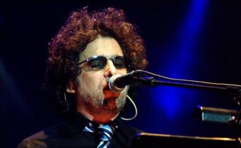 Andrés Calamaro revisa ‘El Salmón’ en un nuevo disco
