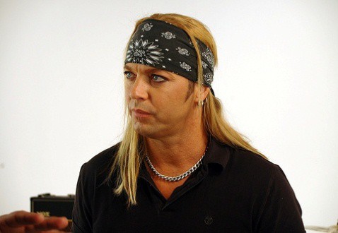Bret Michaels, Poison, padece una úlcera en la córnea