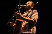 Josele Santiago vuelve a enchufar la eléctrica en su nuevo disco