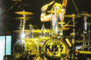 Eric Singer, batería de Kiss, comenta el nuevo disco del grupo