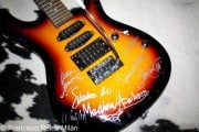 Medina Azahara guitarra firmada