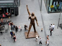 Estatua de Freddie Mercury en Liverpool hasta finales de junio