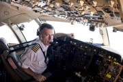 Bruce Dickinson y su faceta de piloto de aviones