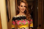 7566Lana Del Rey no pierde el contacto con sus fans
