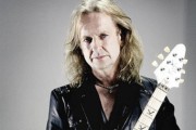 K.K. Downing se pasa a la hostelería