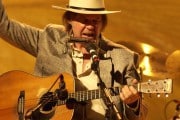 Neil Young, grabando con Crazy Horse
