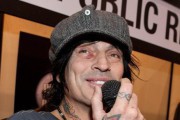 9327Tommy Lee y sus comentarios sobre Rihanna