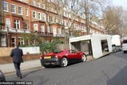 9626Eric Clapton se regala un Ferrari
