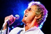 10503Roger Daltrey y el holograma de Keith Moon