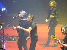 The Killers junto a Bernard Sumner, versionan a New Order