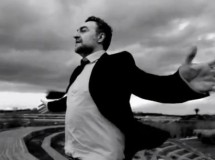 Pasajero nos traen indie intimista en blanco y negro
