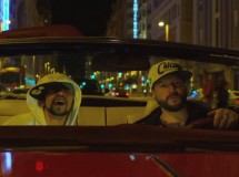 Duo Kie rapean por Madrid en un Cadillac Eldorado en ‘Sonríe y que se jodan’