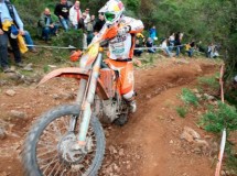 Cervantes y Mena siguen dominando el Mundial de Enduro