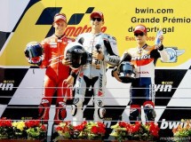 Jorge Lorenzo triunfa en Estoril y deja el Mundial de MotoGP ajustado