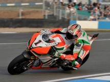 Max Biaggi domina la 1ª Qualifying de las SBK en Donington Park