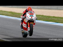 Stefan Bradl gana la carrera de Moto2 en Estoril con Simón 2º y Takahashi 3º