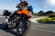 10937KTM 990 Supermoto Touring ABS. Para no bajarte de ella