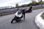 9902Los scooters Quadro de tres y cuatro ruedas llegan a España