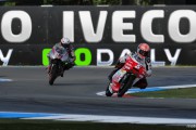 Johann Zarco controla el warm up de 125cc en Assen