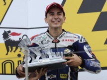 Jorge Lorenzo sorprende en las últimas curvas y es 2º en MotoGP de Sachsenring