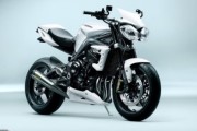 13452Triumph Street Triple R, renovación